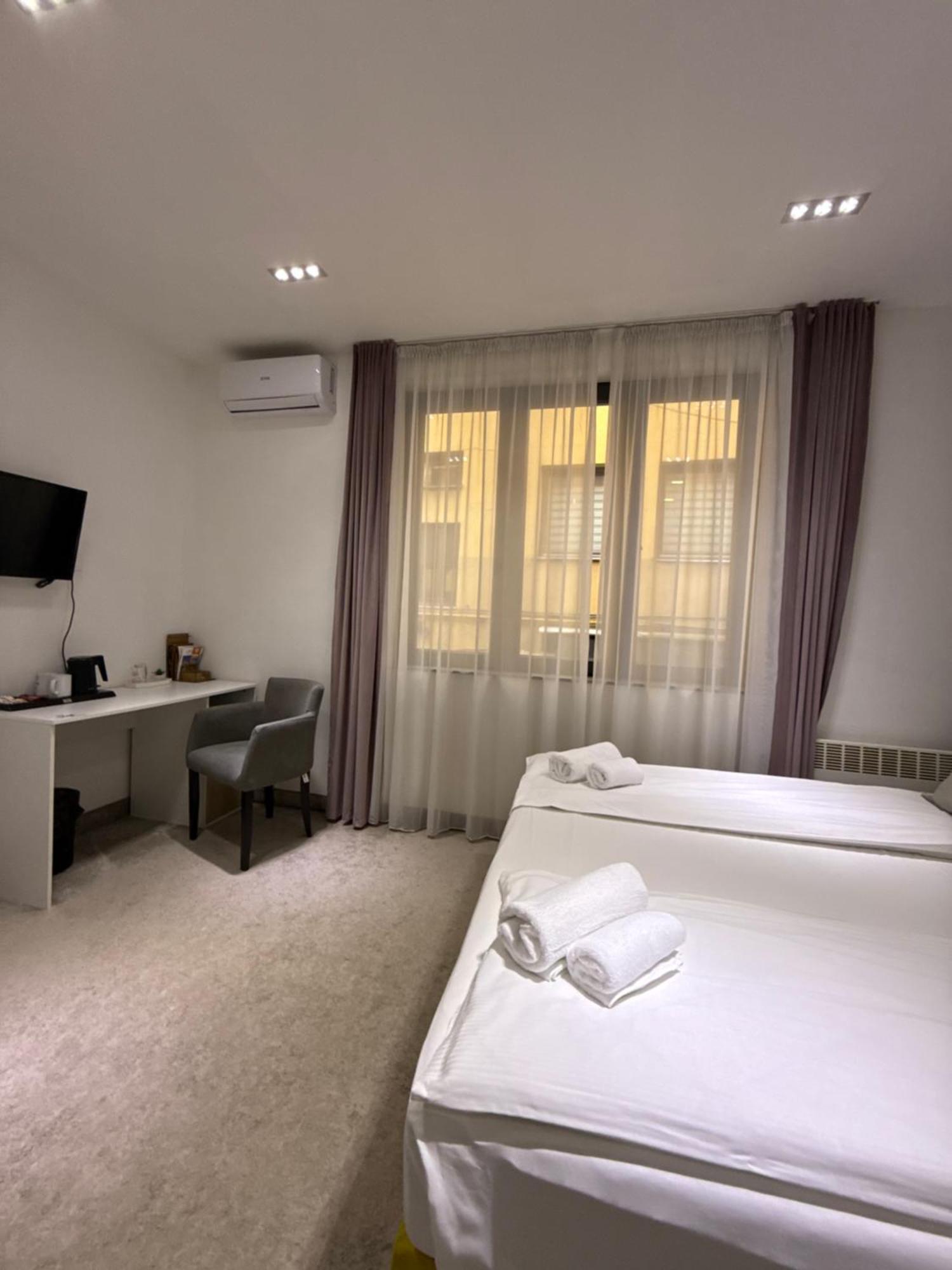 Deluxe Nortel Hotel サラエヴォ エクステリア 写真