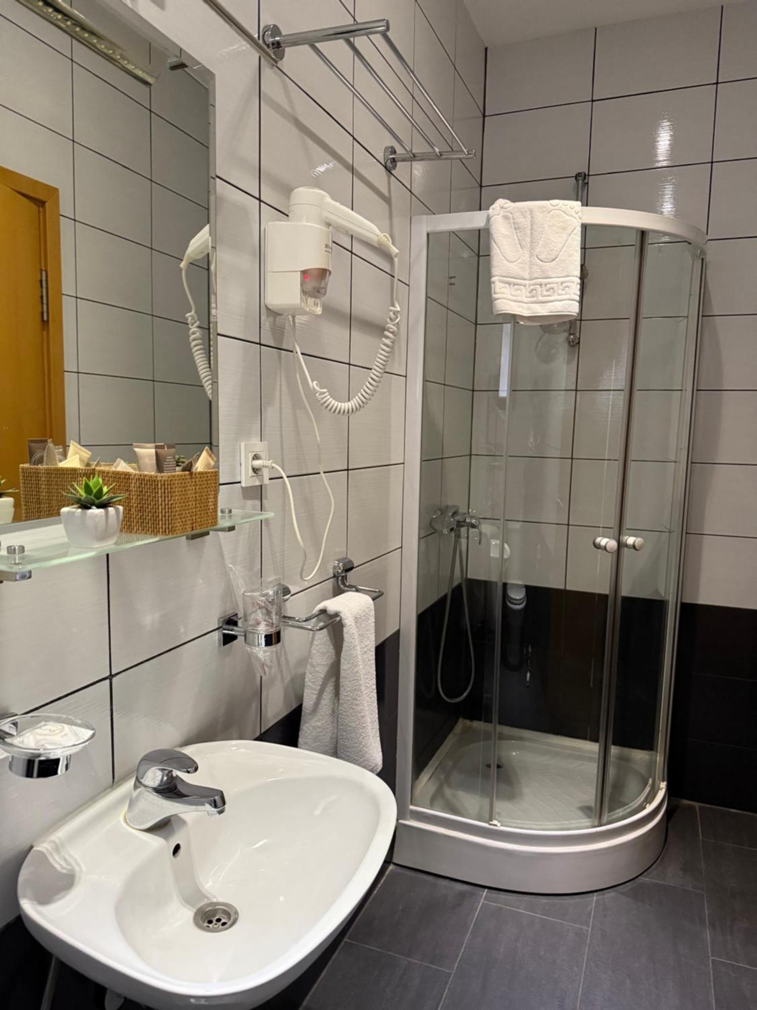 Deluxe Nortel Hotel サラエヴォ エクステリア 写真