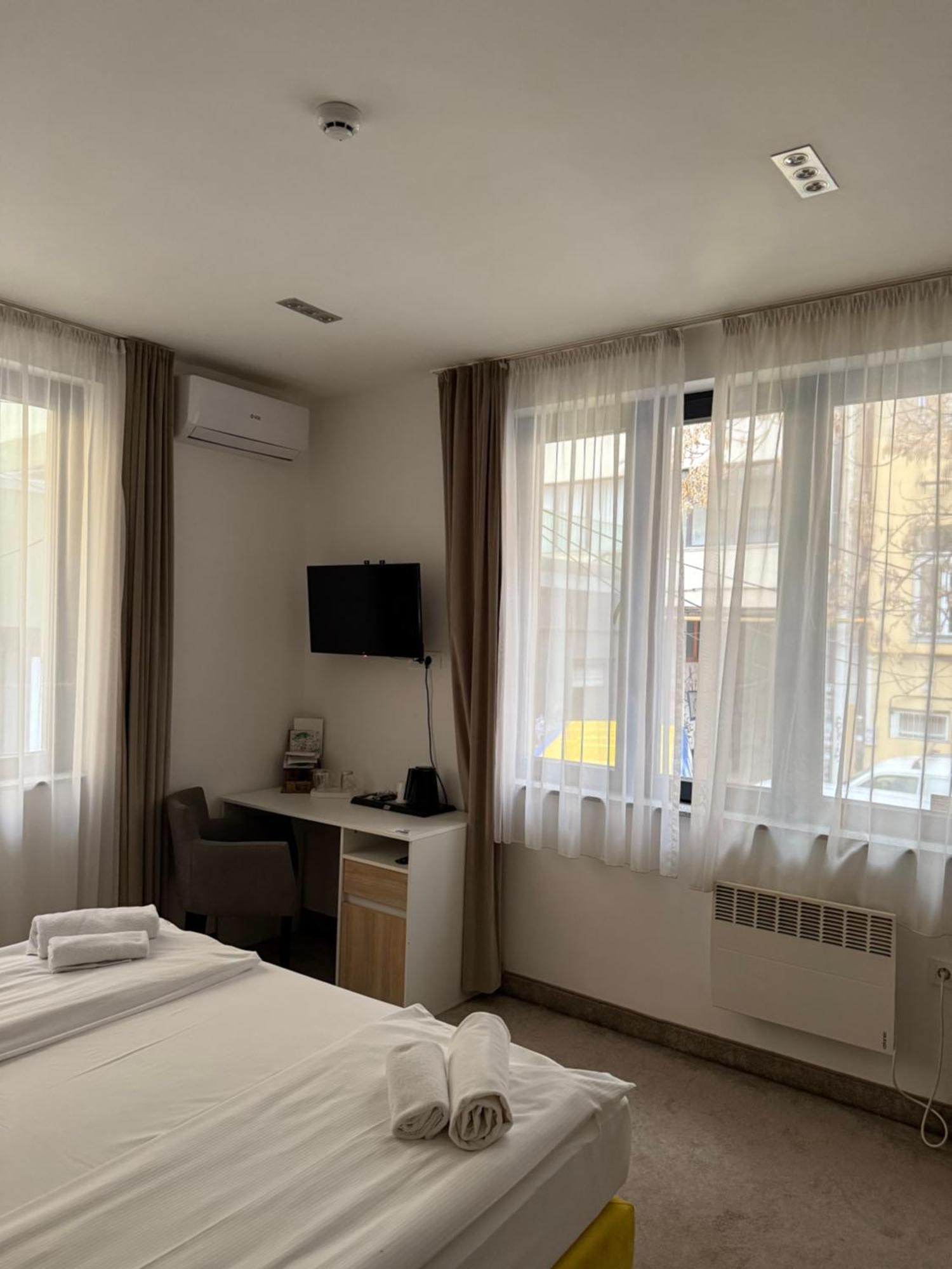 Deluxe Nortel Hotel サラエヴォ エクステリア 写真